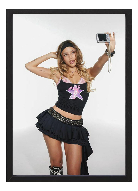 Cuadro Decorativo Emilia Mernes 03 - Tamaño A3 30x40 Cm